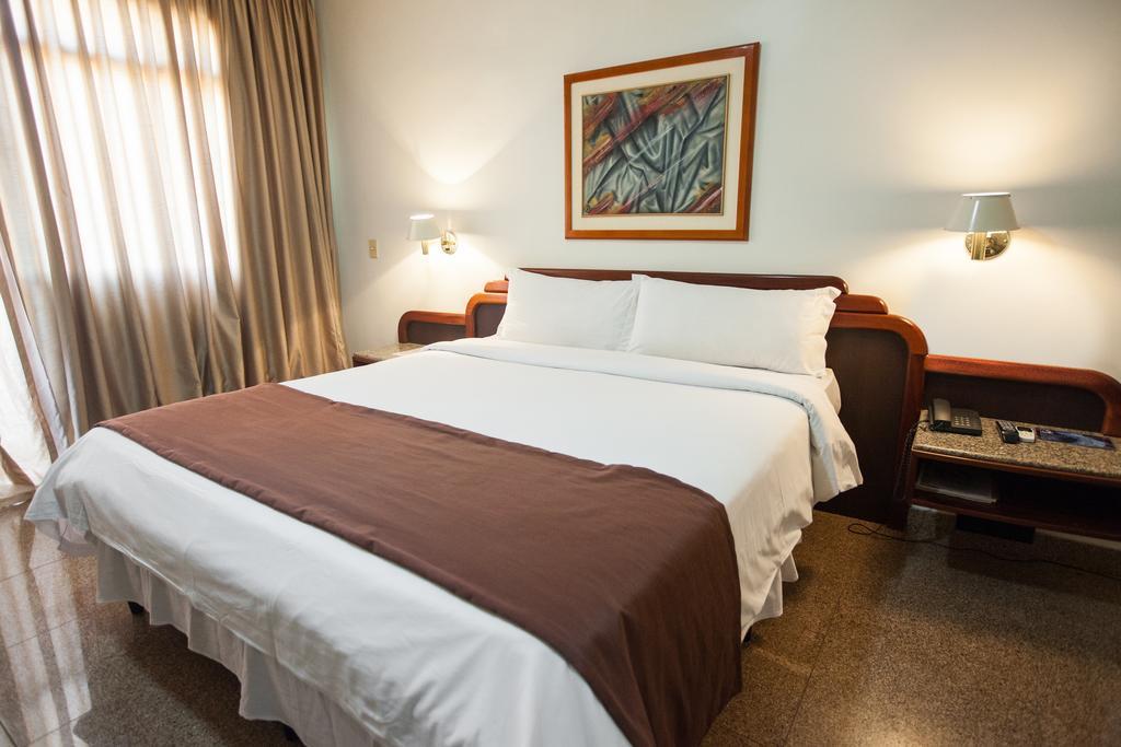 Dimas Lessa Hotel Монтис Кларос Екстериор снимка