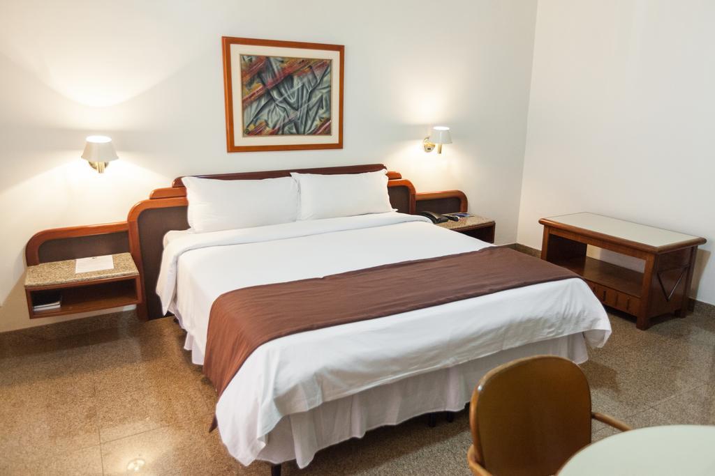 Dimas Lessa Hotel Монтис Кларос Екстериор снимка