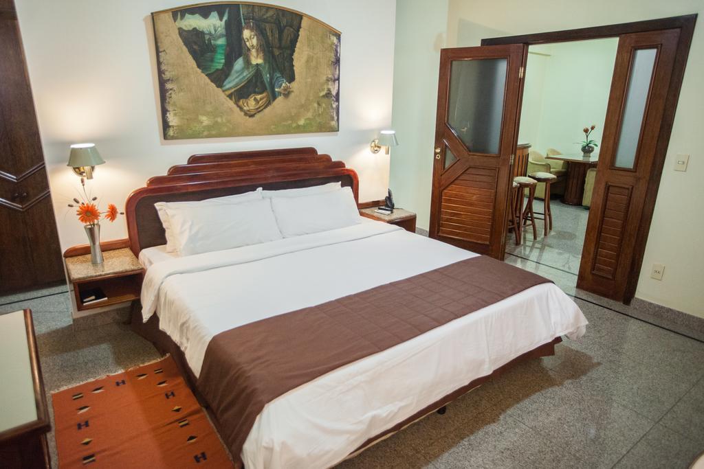 Dimas Lessa Hotel Монтис Кларос Екстериор снимка