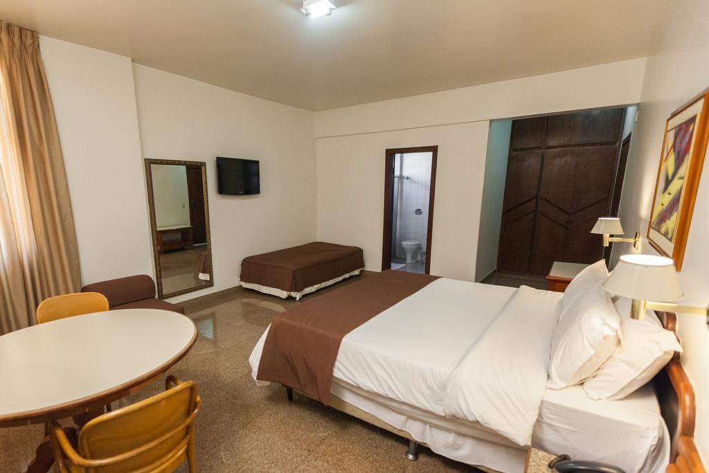 Dimas Lessa Hotel Монтис Кларос Екстериор снимка