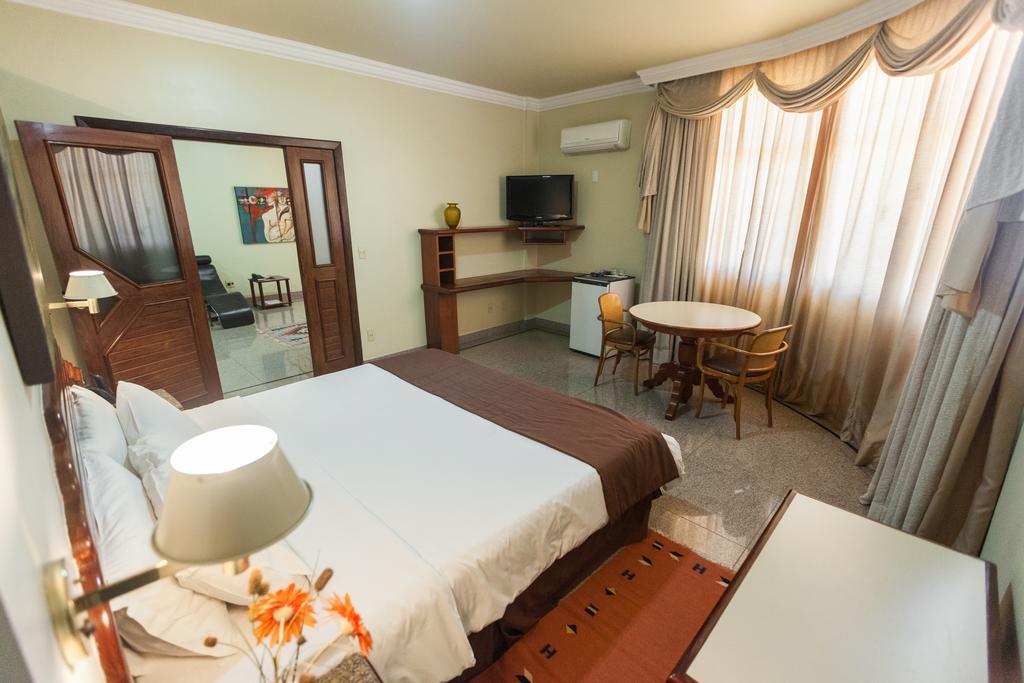 Dimas Lessa Hotel Монтис Кларос Екстериор снимка