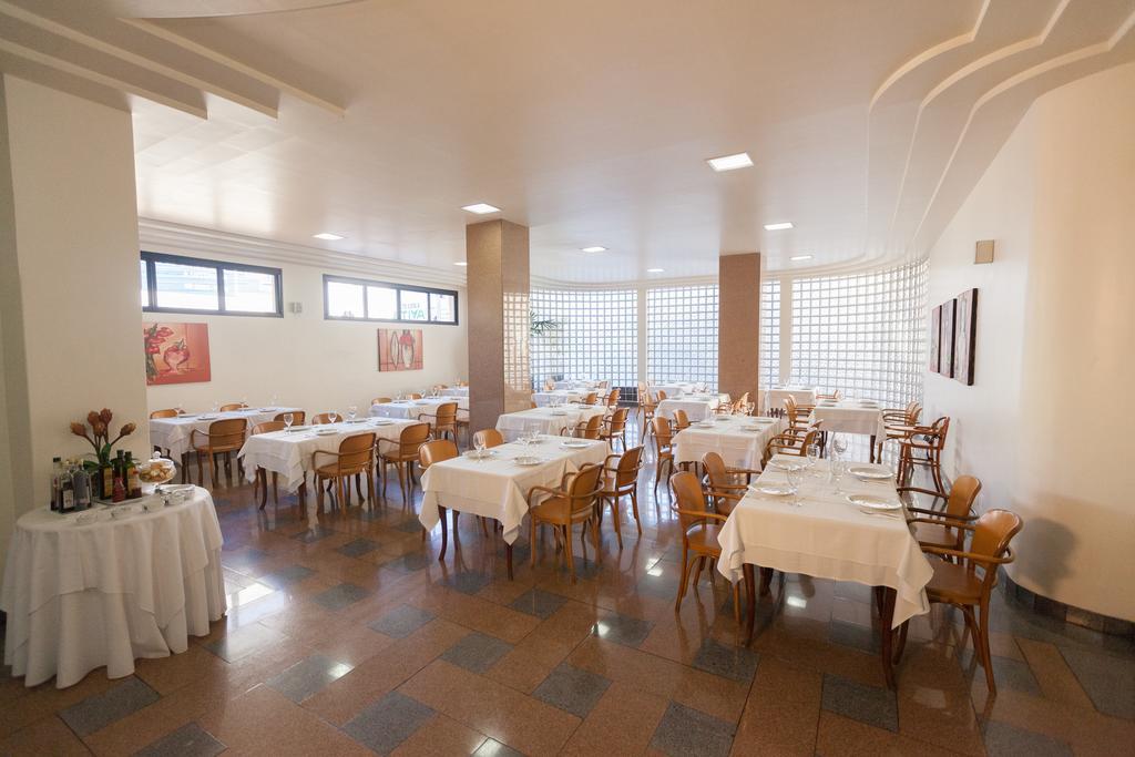 Dimas Lessa Hotel Монтис Кларос Екстериор снимка