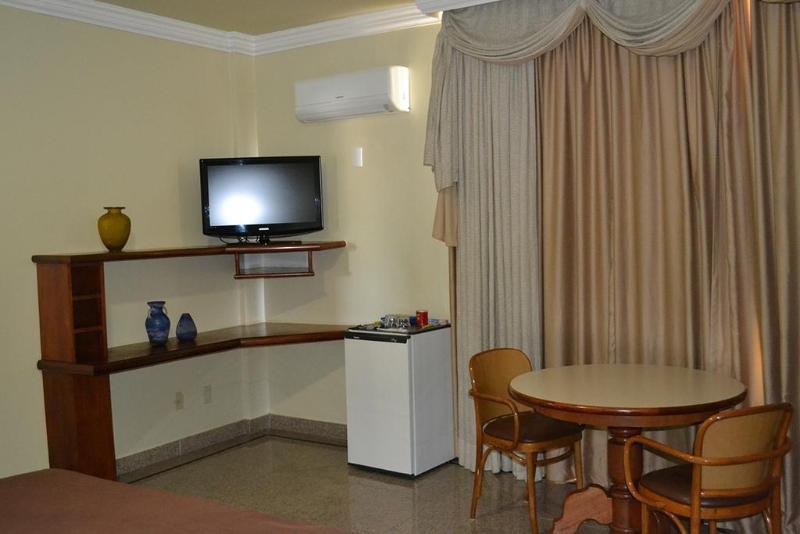 Dimas Lessa Hotel Монтис Кларос Екстериор снимка