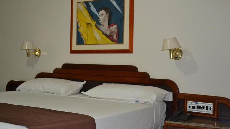 Dimas Lessa Hotel Монтис Кларос Екстериор снимка