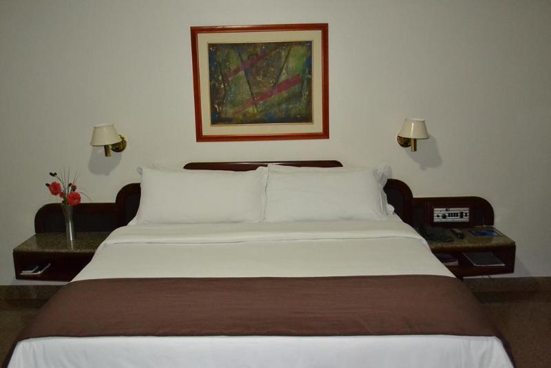 Dimas Lessa Hotel Монтис Кларос Екстериор снимка